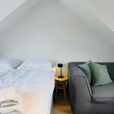 Apartment Bed & 114