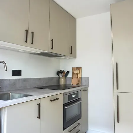 Bed & 114 Apartment *