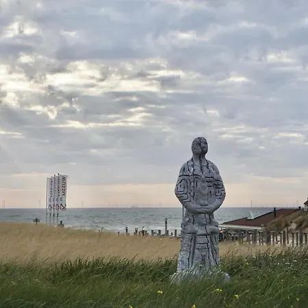 Apartment Bed & 114 *